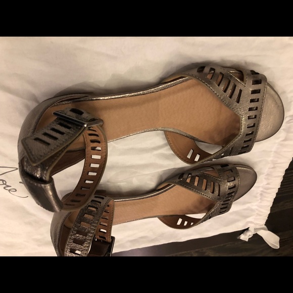 JOIE | Gunmetal Metallic Sandals - Picture 5 of 7